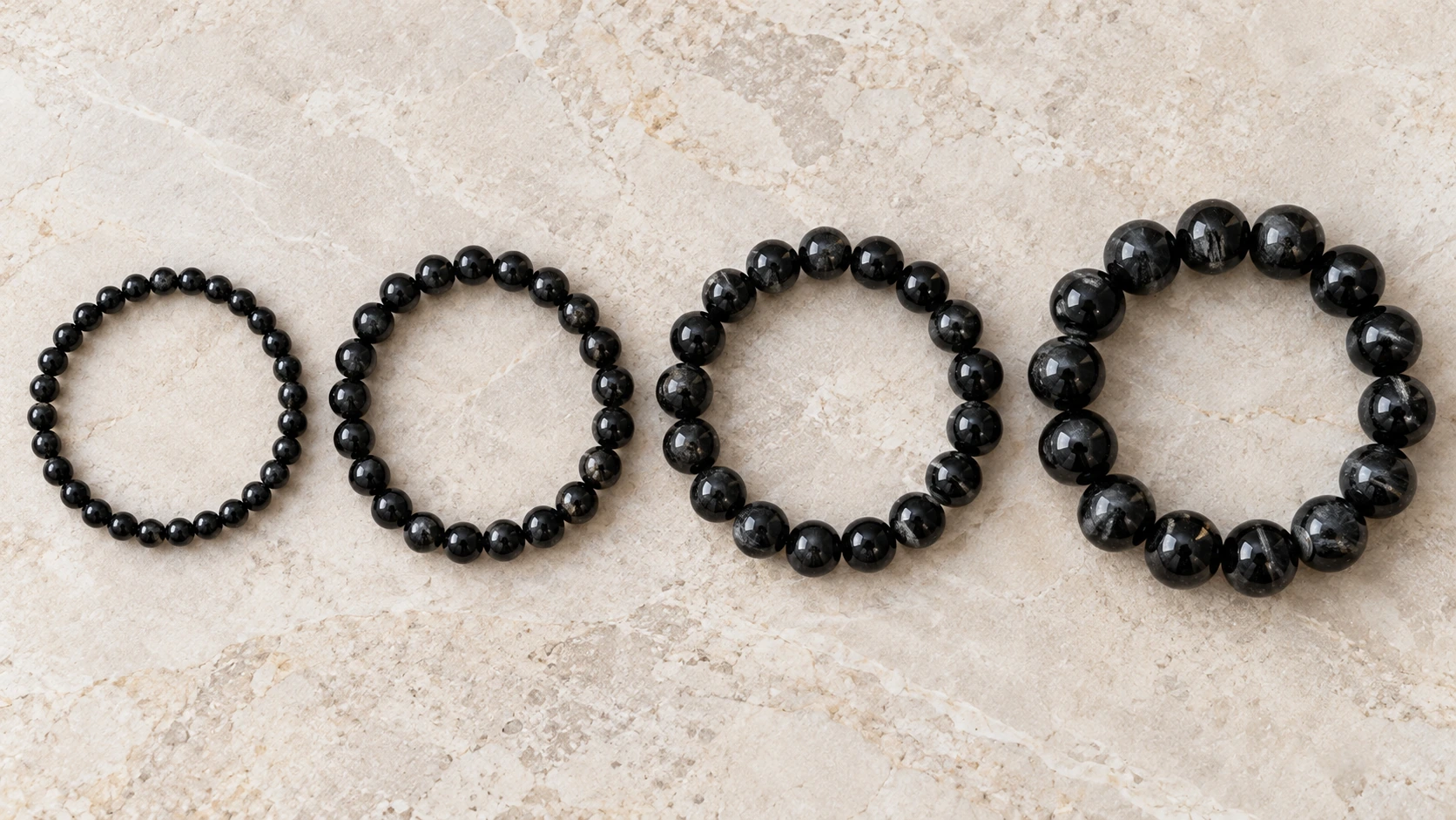 Diferentes tamaños de cuentas de turmalina negra para pulseras